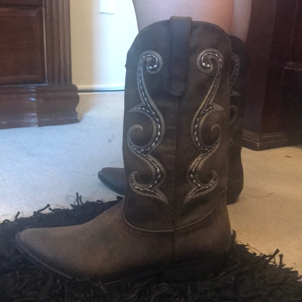 American Rag brown boots